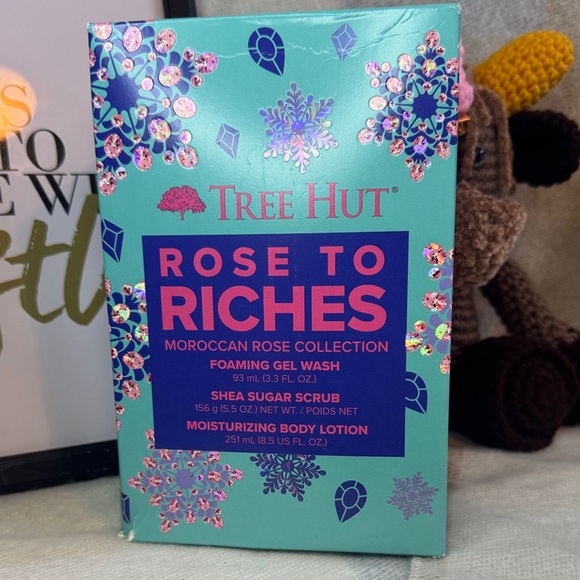 Tree Hut Rose to Riches Bath Set - Blue and Pink - Picture 1 of 2